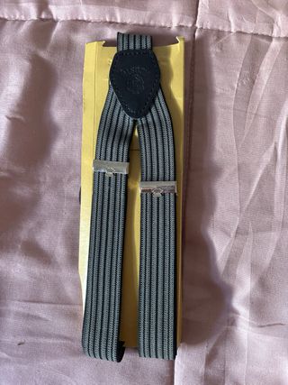 Pantalón y tirantes de niño a rayas