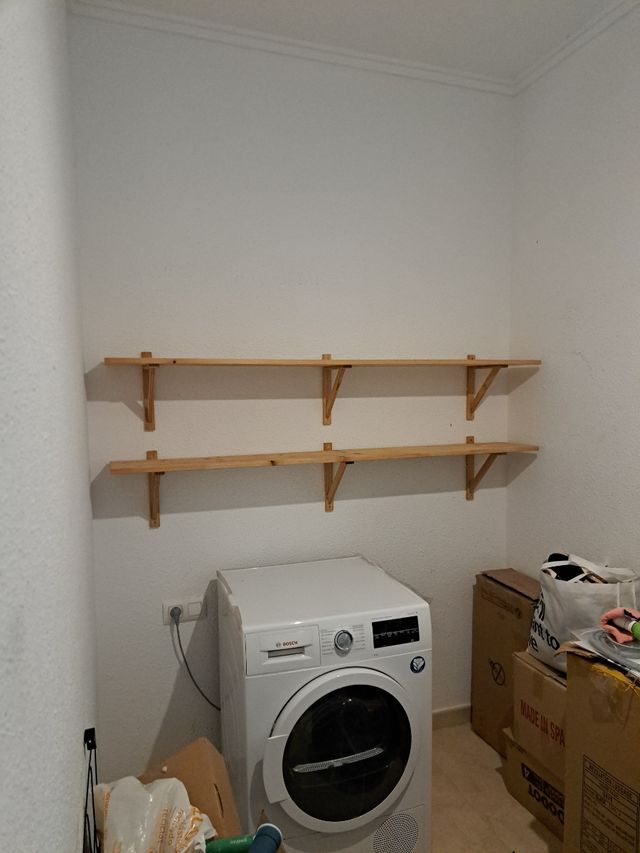 Estantería de madera