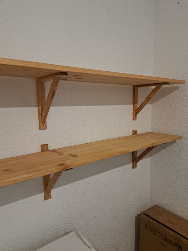 Estantería de madera