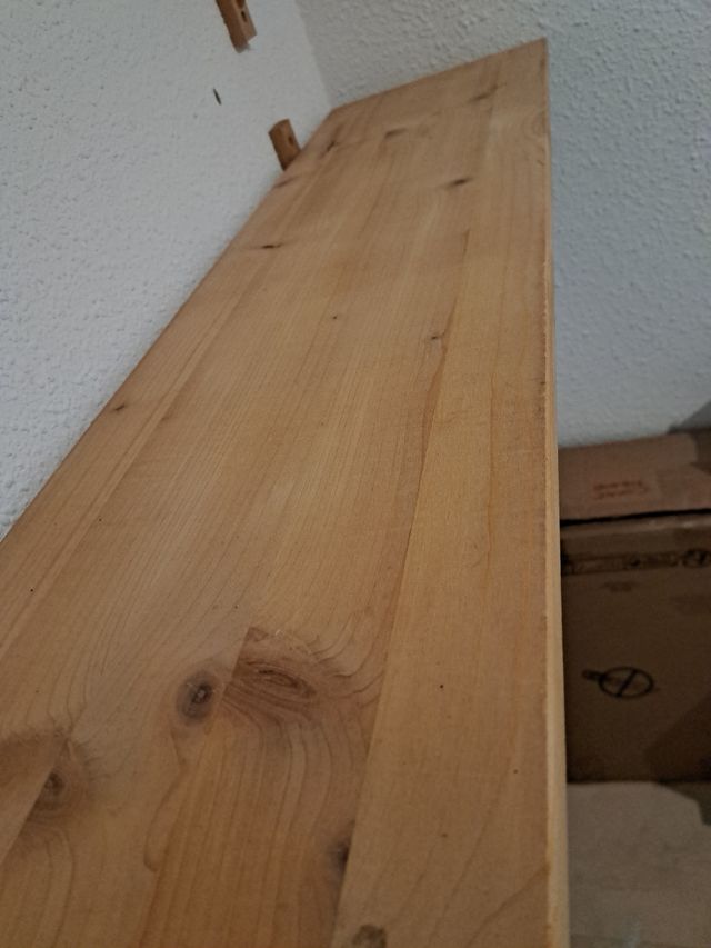 Estantería de madera