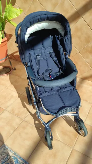 Cochecito de bebé Bebecar Ipop azul marino.