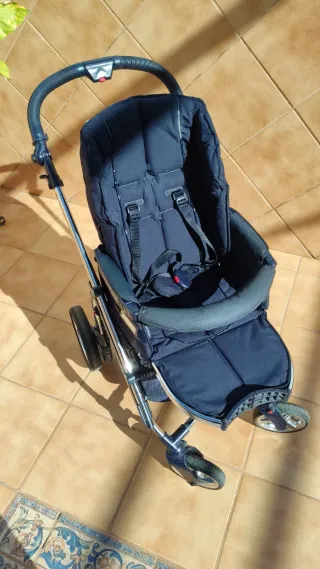 Cochecito de bebé Bebecar Ipop azul marino.