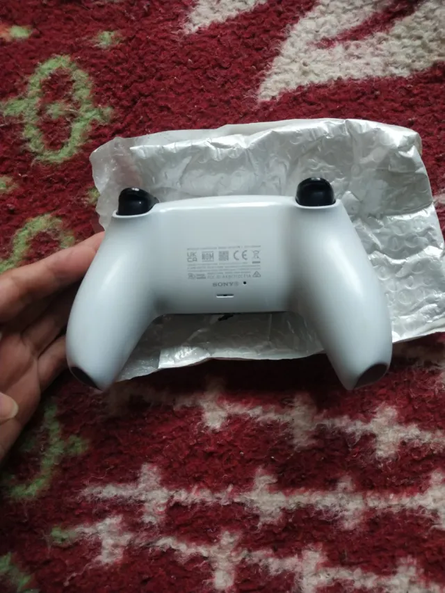 Controller DualSense PS5 con joystick magnetici TMR