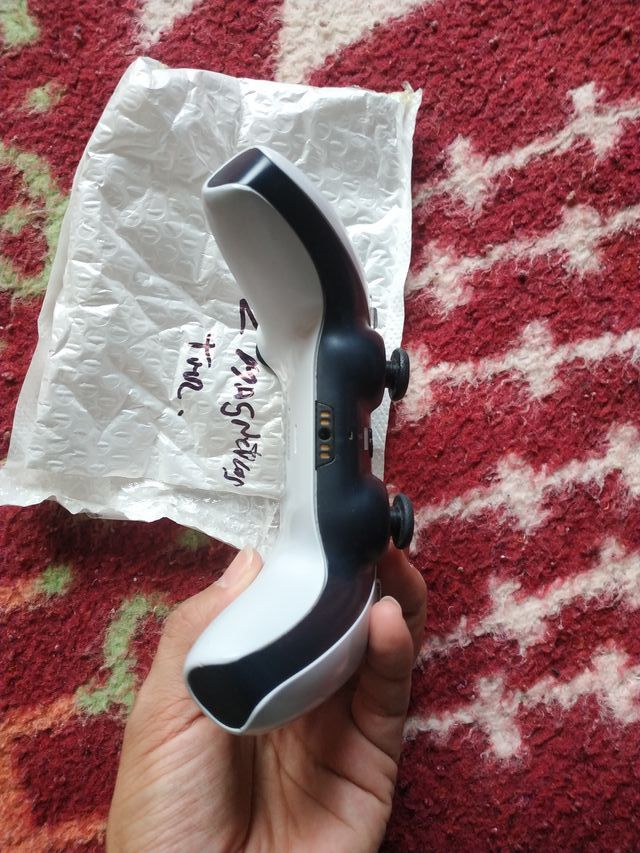 Controller DualSense PS5 con joystick magnetici TMR