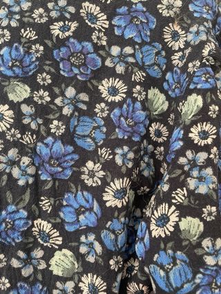 Vestido Pull&Bear floral azul y negro
