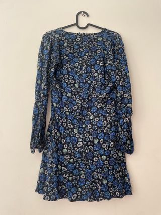 Vestido Pull&Bear floral azul y negro