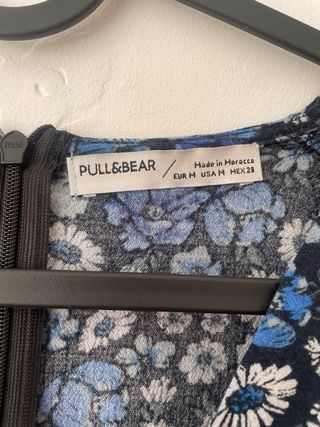 Vestido Pull&Bear floral azul y negro