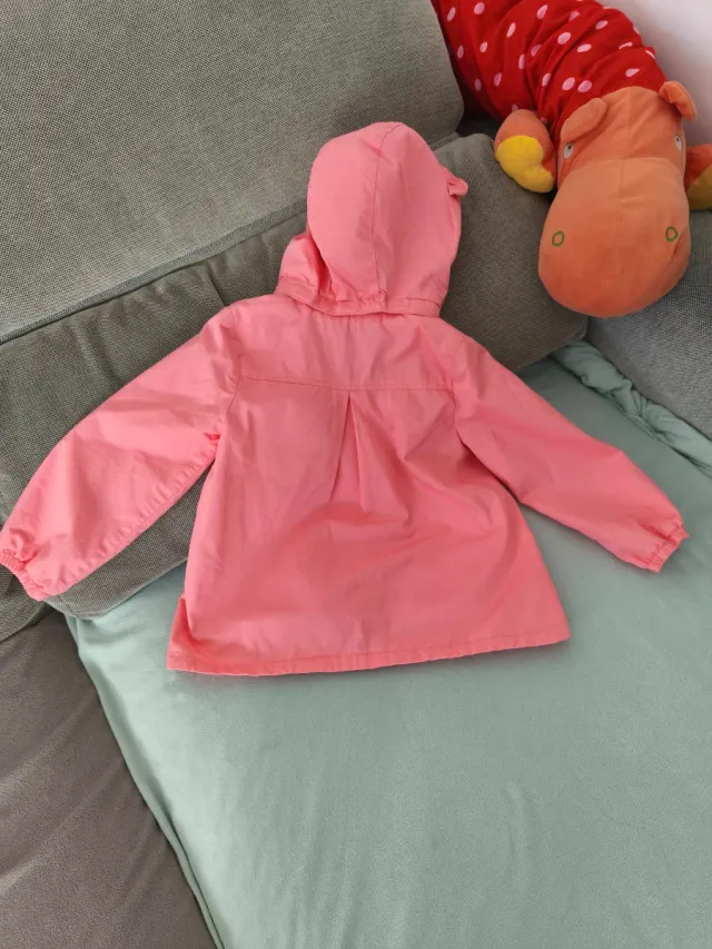 Cortavientos rosa H&M con orejitas