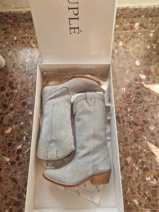 Botas Cuplé tacón bajo celeste Talla 36