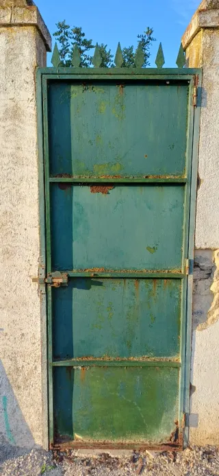 Puerta de hierro para exterior