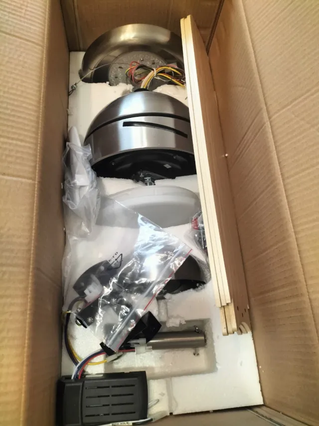 Ventilador de techo Emelson Luna 3 Aspas con luz