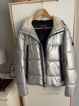 Abrigo Michael Kors plateado NUEVO