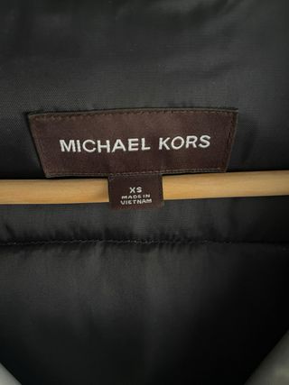 Abrigo Michael Kors plateado NUEVO