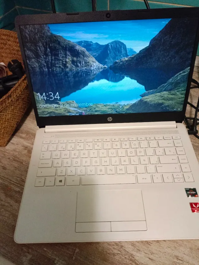 Ordenador Portátil HP Blanco Excelente estado