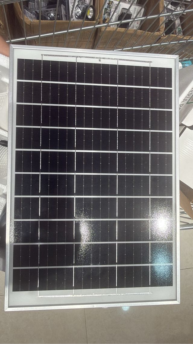 Batería Solar con altavoz, con luces y etc