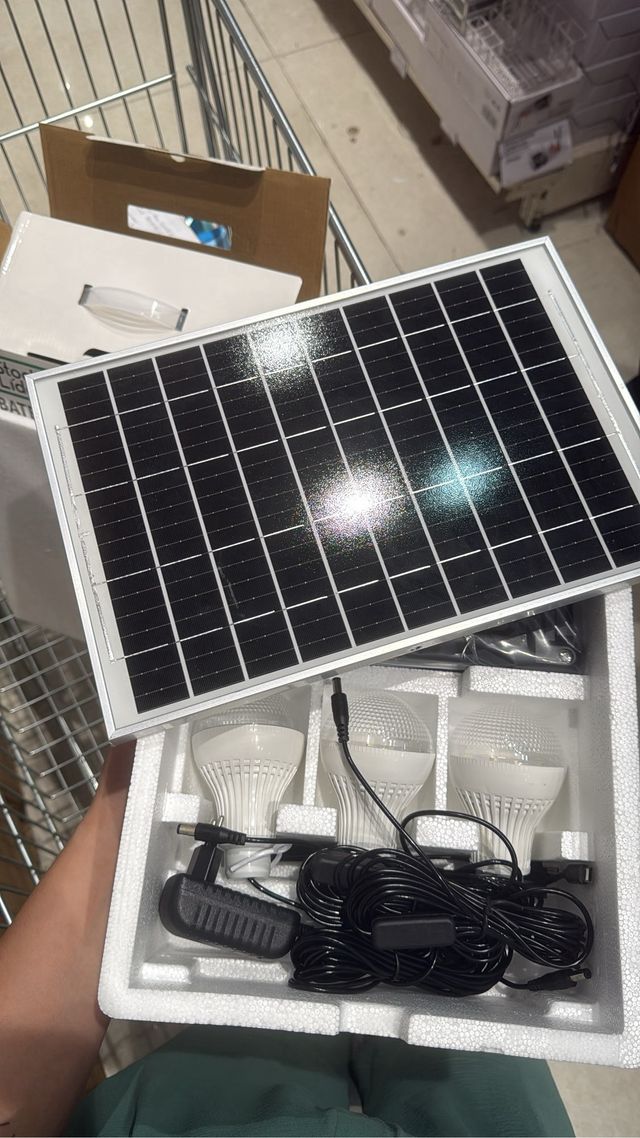 Batería Solar con altavoz, con luces y etc