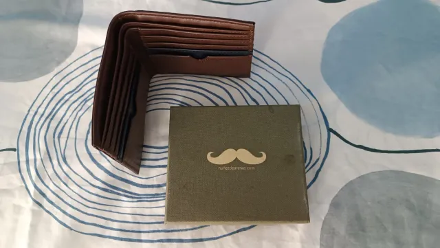 Cartera de cuero marrón