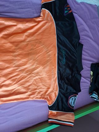 Camiseta Grimey Naranja y Negra