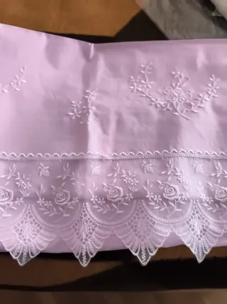 Juego de sábanas bordadas malva  para 150