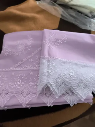 Juego de sábanas bordadas malva  para 150
