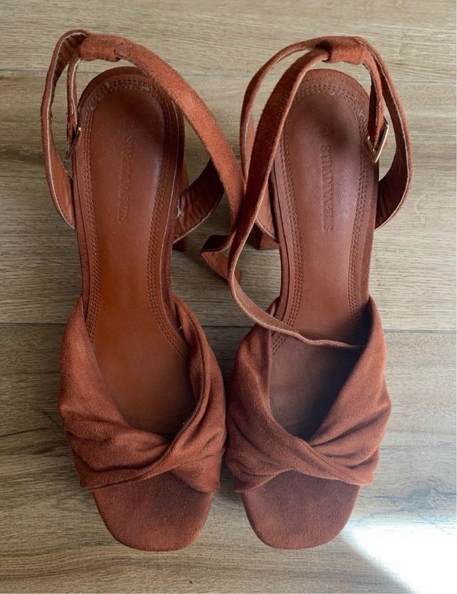 Tacones Stradivarius Marrones