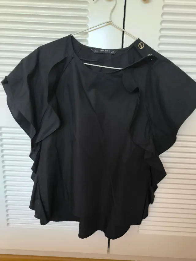 Camisa Zara, mujer, volantes. Nueva.Sin etiqueta