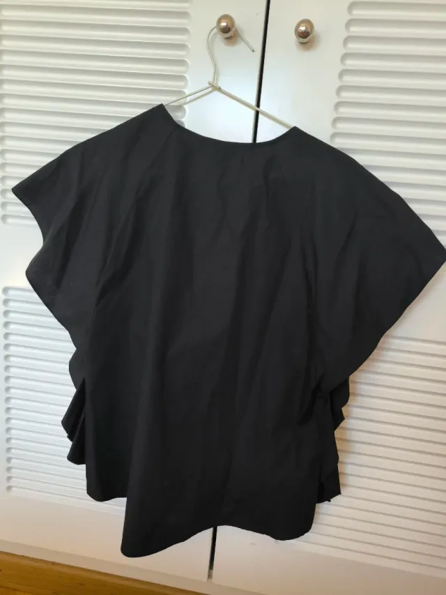 Camisa Zara, mujer, volantes. Nueva.Sin etiqueta