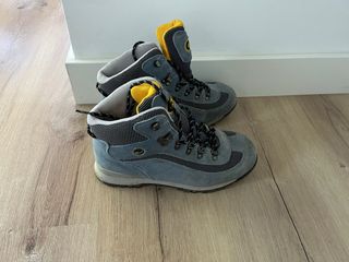 Botas de montaña azul y amarillo T39