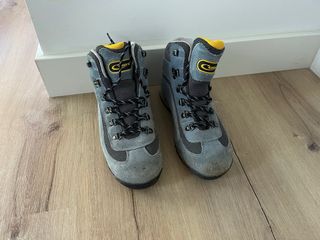 Botas de montaña azul y amarillo T39
