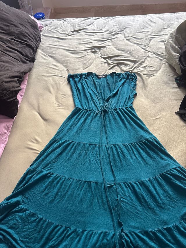 Vestido largo turquesa con volantes