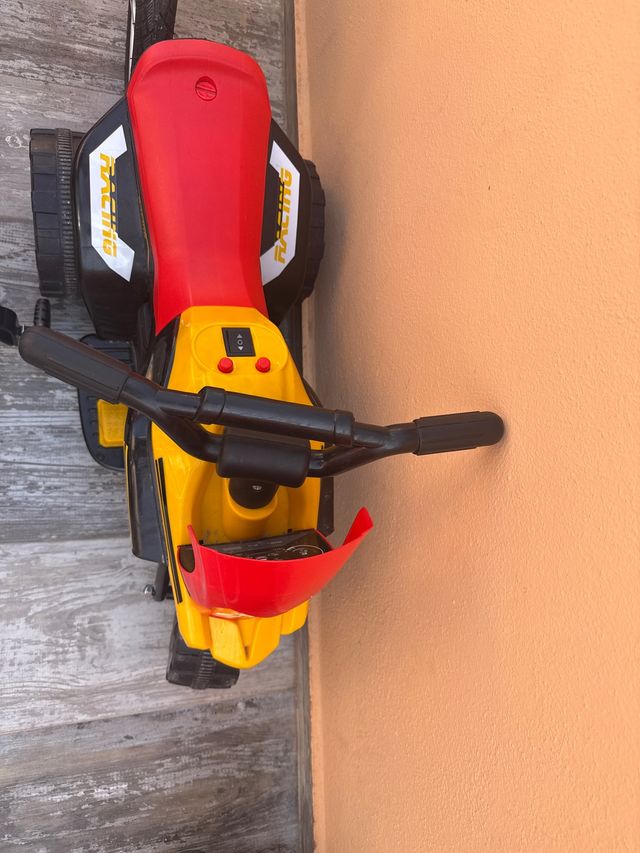 Moto Eléctrica Infantil Roja y Amarilla