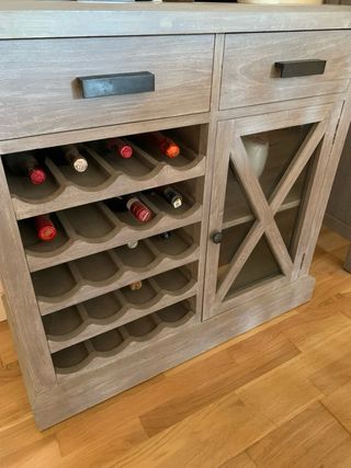 Mueble Botellero Gris con Vitrina de BANAK