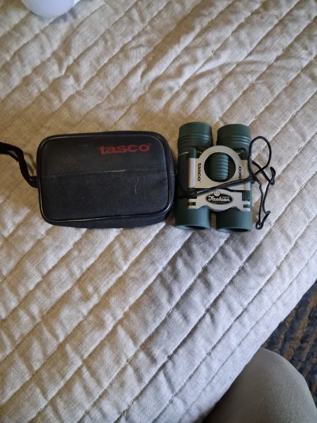 Prismáticos Tasco con funda