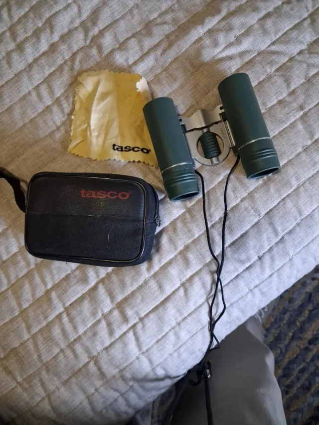 Prismáticos Tasco con funda