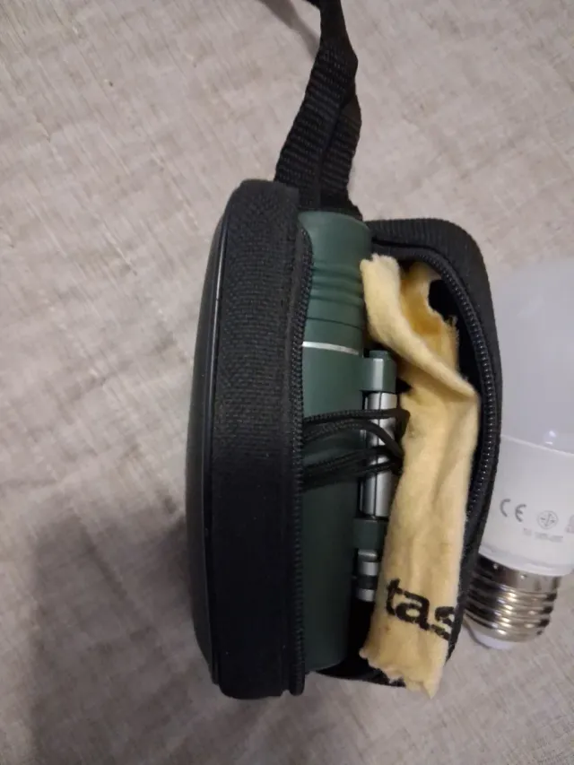 Prismáticos Tasco con funda