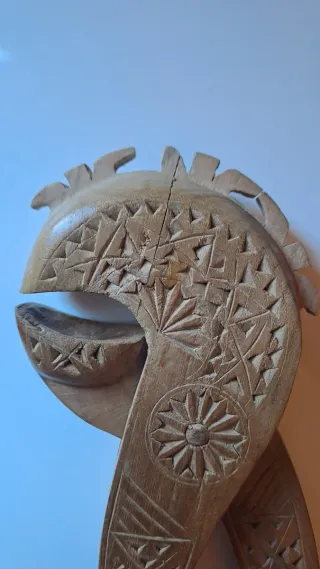 Schiaccianoci in legno intagliato a mano