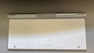 Teclado Apple Alámbrico Plata y Blanco