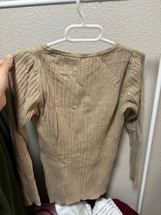 Jersey de punto beige con botones