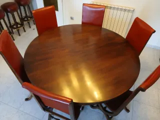 Mesa redonda Valenti.