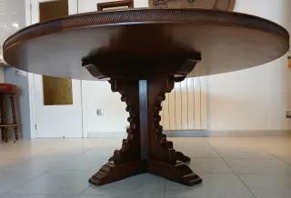 Mesa redonda Valenti.