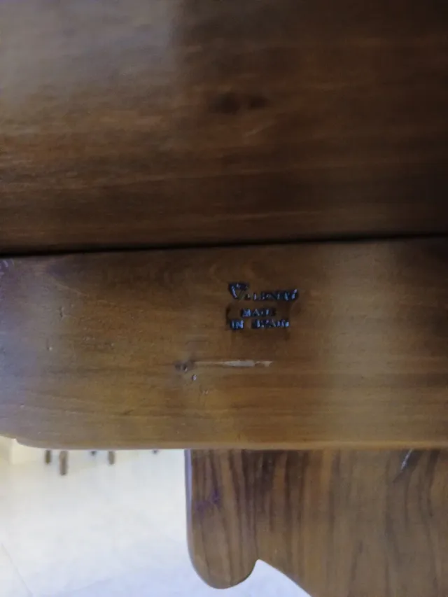 Mesa redonda Valenti.