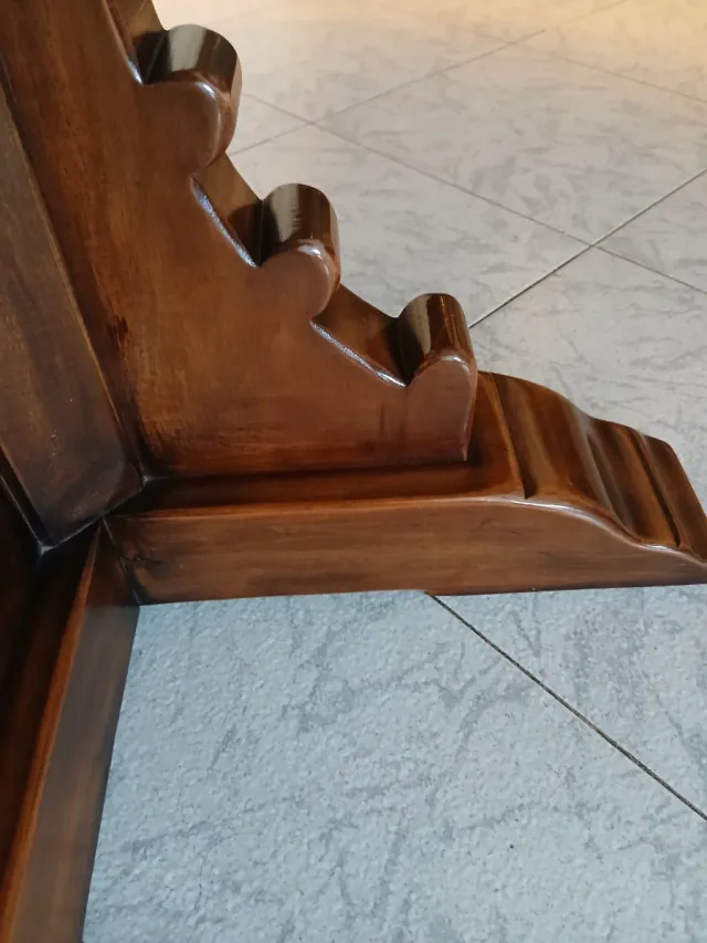 Mesa redonda Valenti.