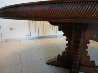 Mesa redonda Valenti.