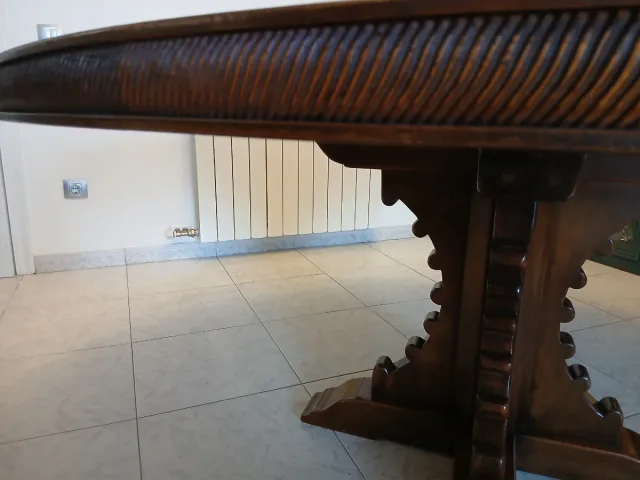 Mesa redonda Valenti.