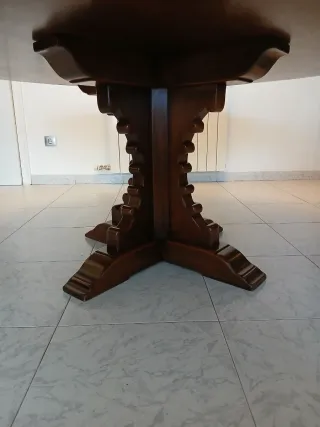 Mesa redonda Valenti.