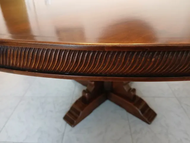 Mesa redonda Valenti.