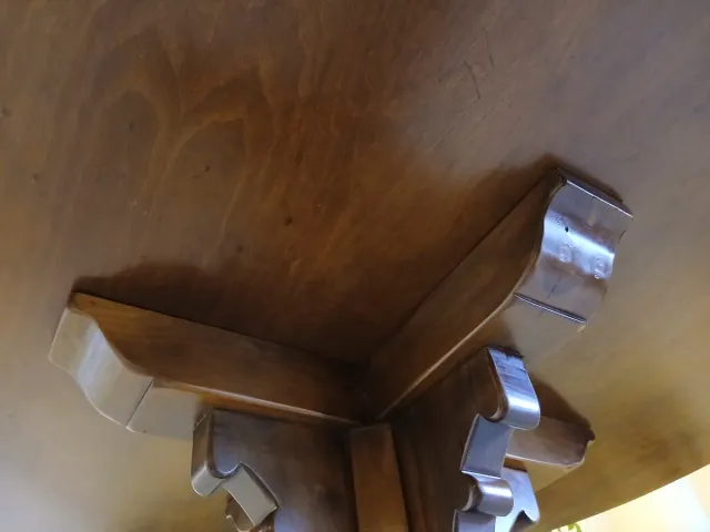 Mesa redonda Valenti.