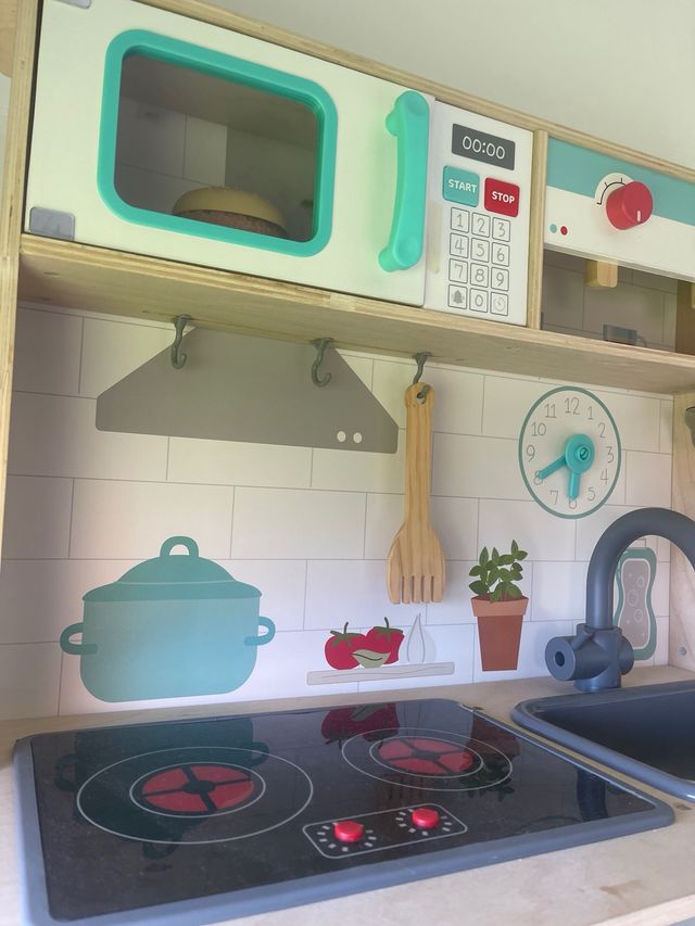 Piccola cucina in legno per bambini