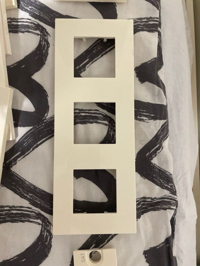 Interruptores y enchufe de luz