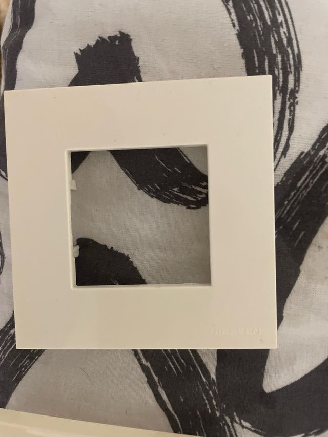 Interruptores y enchufe de luz